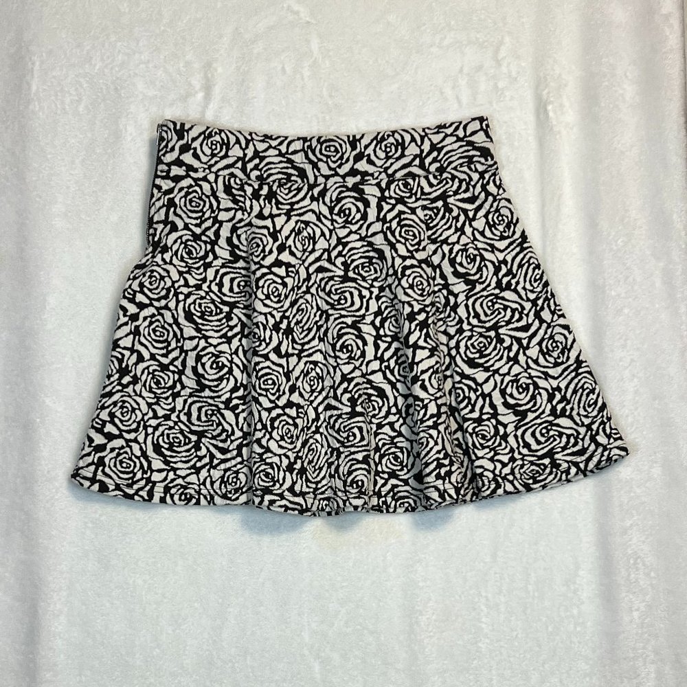 DIVIDED H&M  Mini Skirt Black and White size S